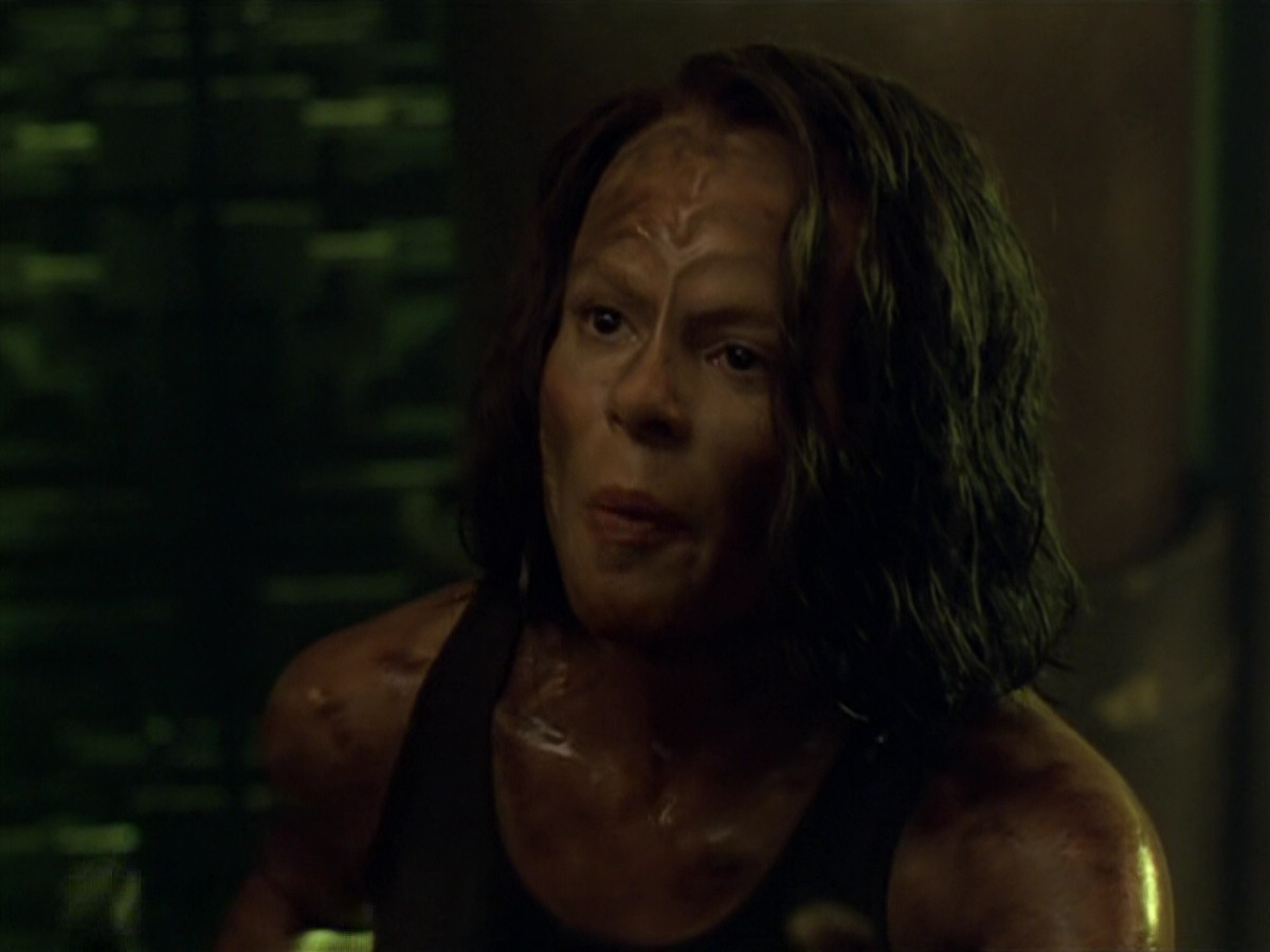 extant_StarTrek_VOY_5x21-Juggernaut_03482.jpg