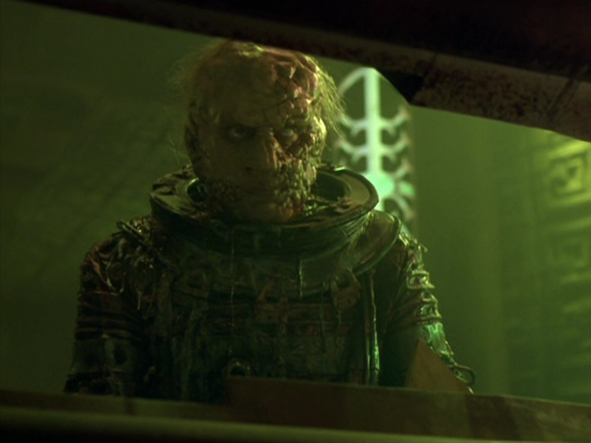 extant_StarTrek_VOY_5x21-Juggernaut_03488.jpg