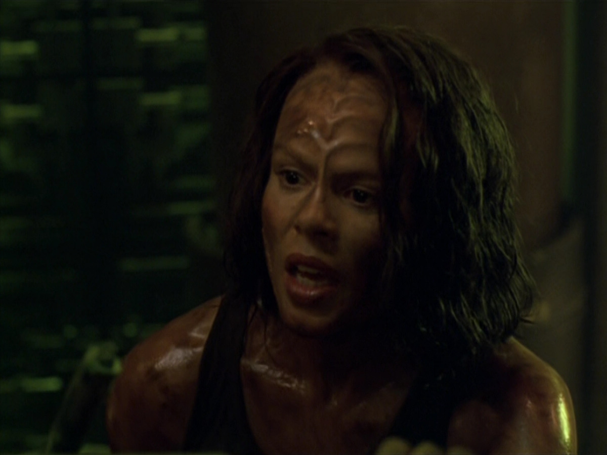 extant_StarTrek_VOY_5x21-Juggernaut_03494.jpg