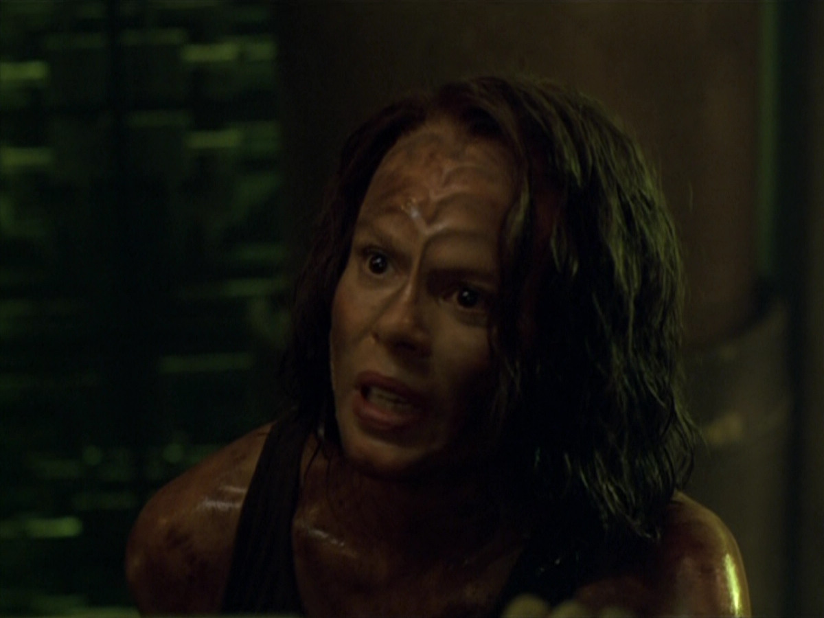 extant_StarTrek_VOY_5x21-Juggernaut_03496.jpg