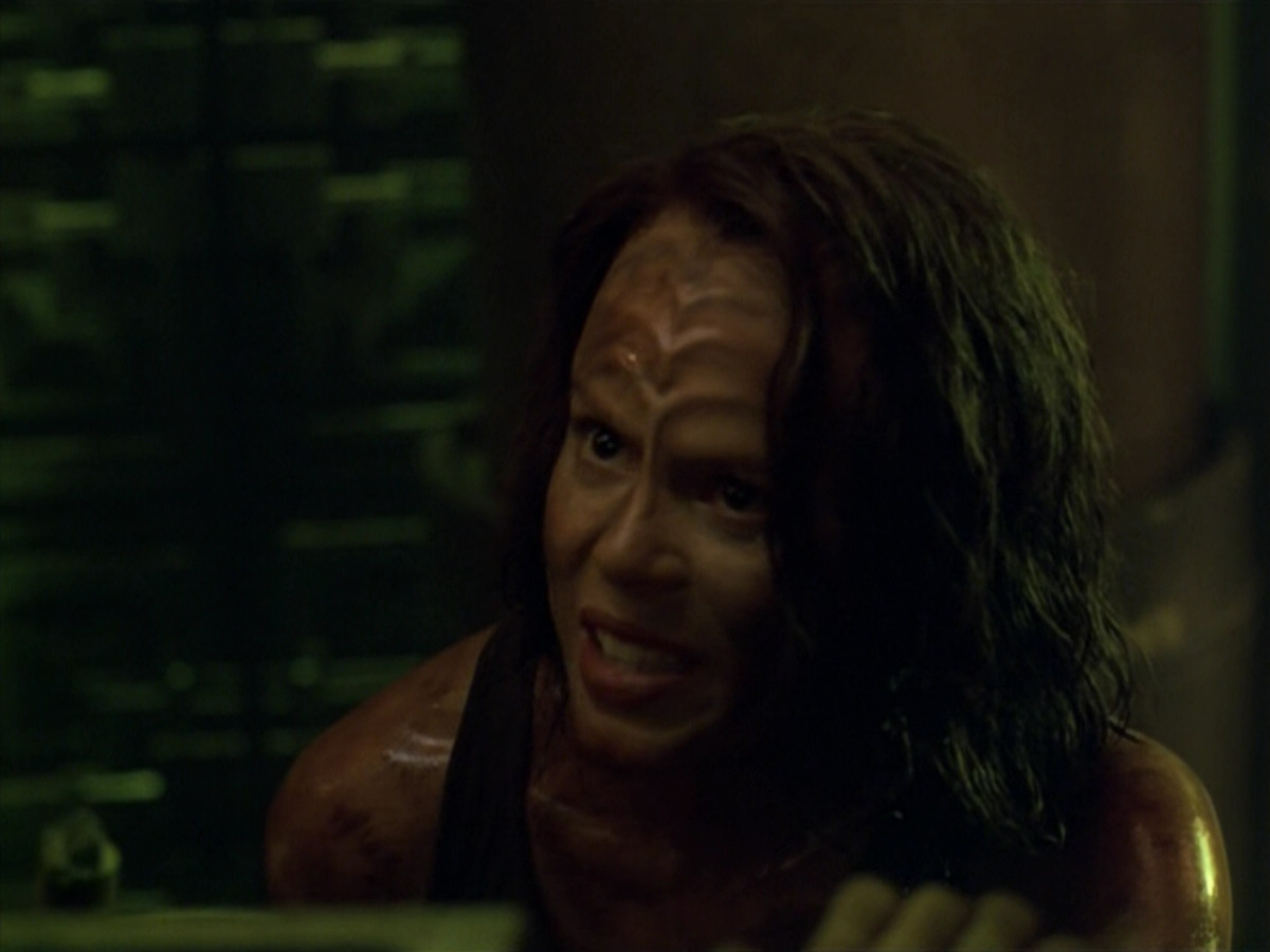 extant_StarTrek_VOY_5x21-Juggernaut_03499.jpg