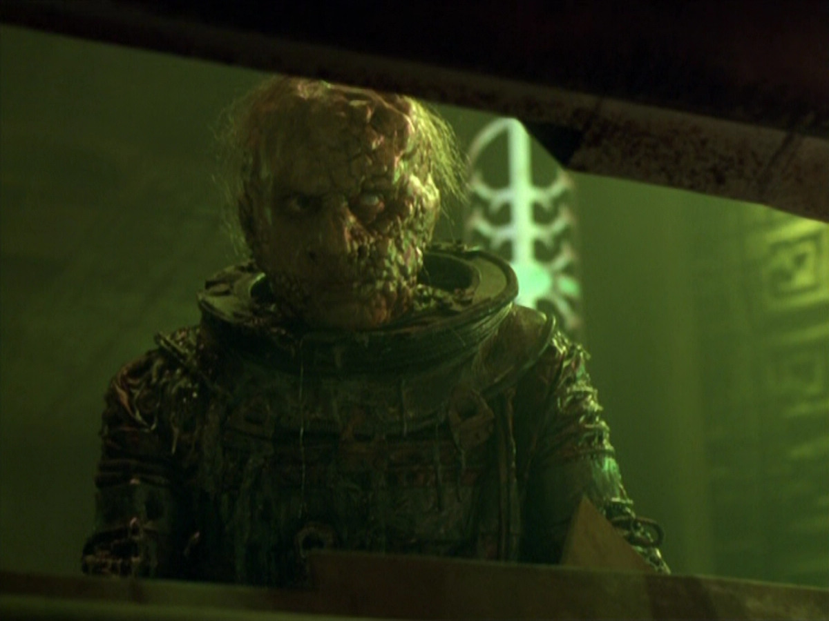 extant_StarTrek_VOY_5x21-Juggernaut_03500.jpg