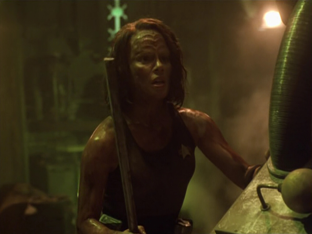 extant_StarTrek_VOY_5x21-Juggernaut_03516.jpg