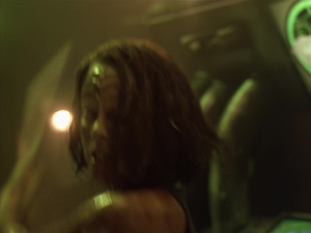 extant_StarTrek_VOY_5x21-Juggernaut_03529.jpg