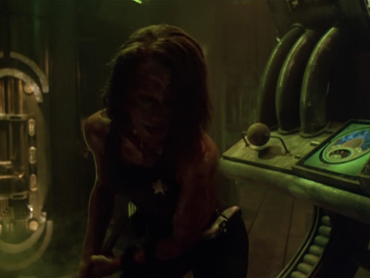 extant_StarTrek_VOY_5x21-Juggernaut_03532.jpg