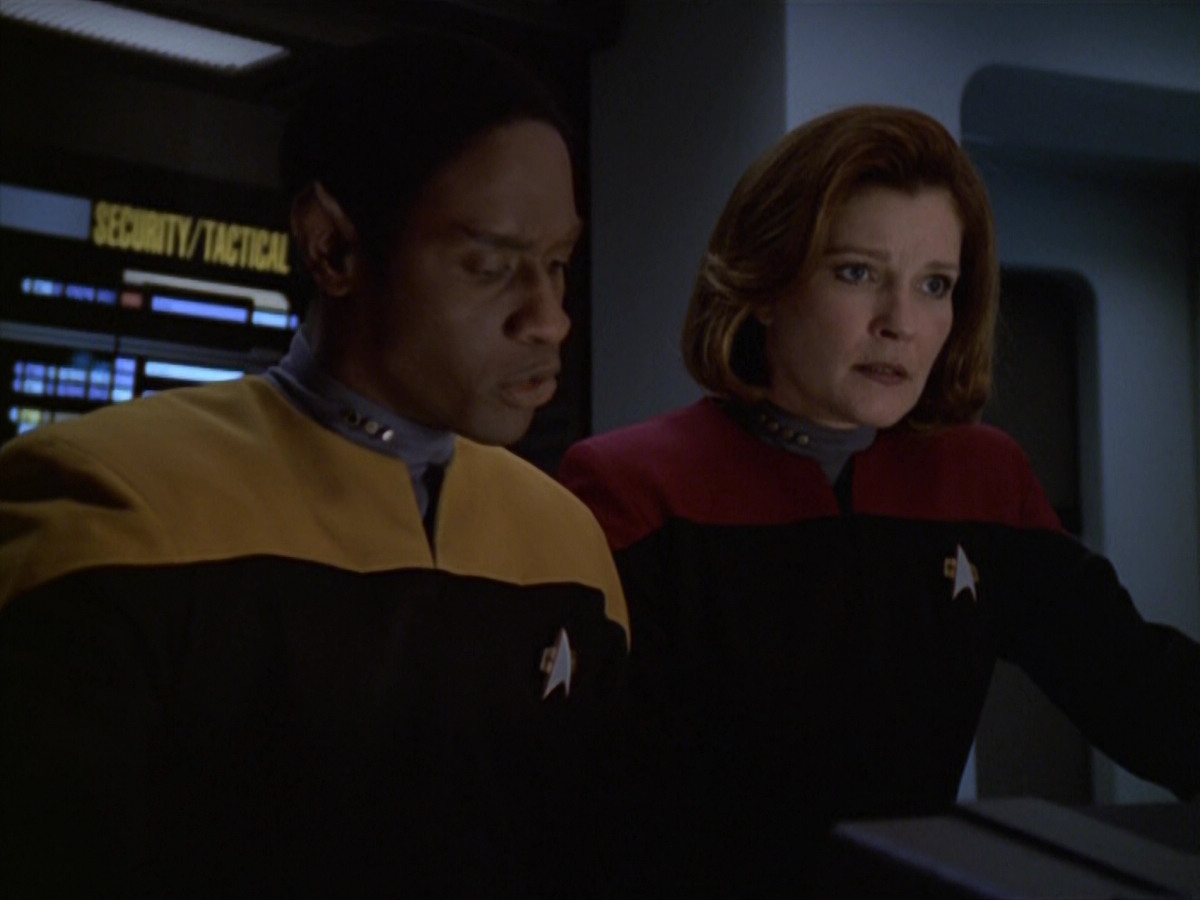 extant_StarTrek_VOY_5x21-Juggernaut_03545.jpg
