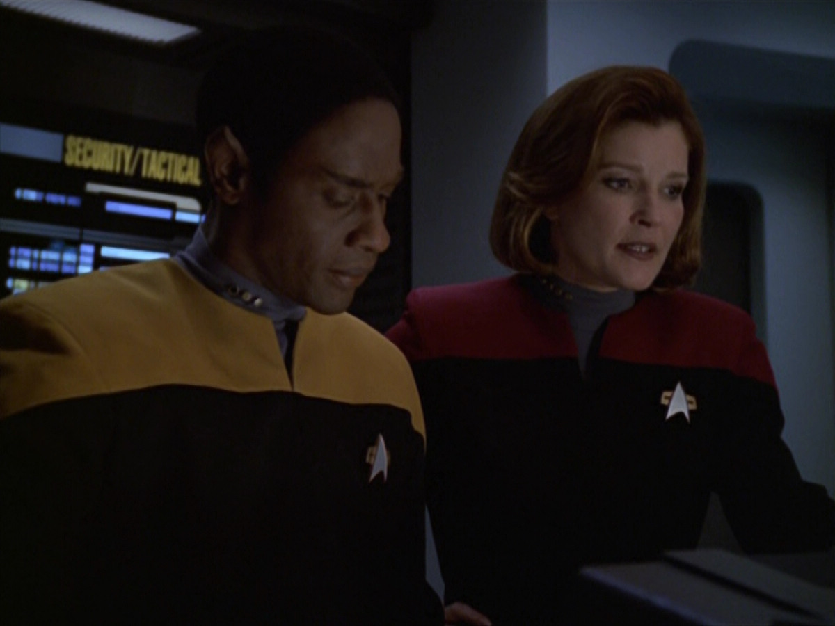 extant_StarTrek_VOY_5x21-Juggernaut_03550.jpg