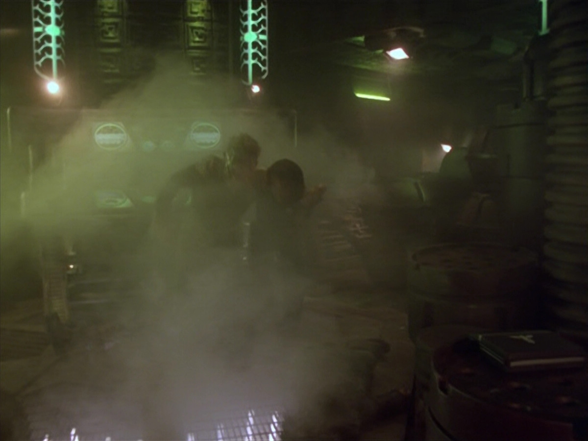 extant_StarTrek_VOY_5x21-Juggernaut_03559.jpg