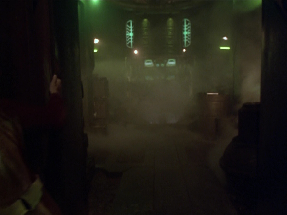 extant_StarTrek_VOY_5x21-Juggernaut_03573.jpg