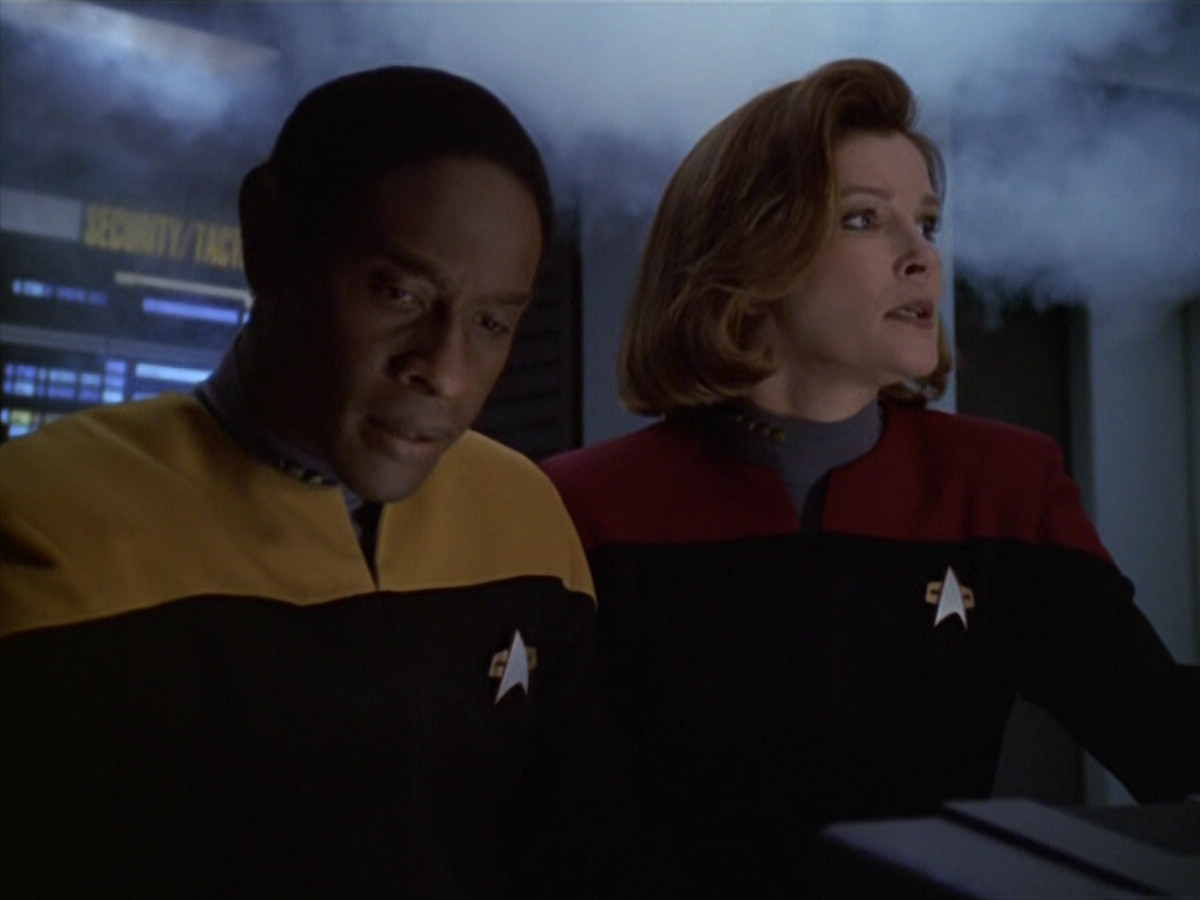 extant_StarTrek_VOY_5x21-Juggernaut_03603.jpg