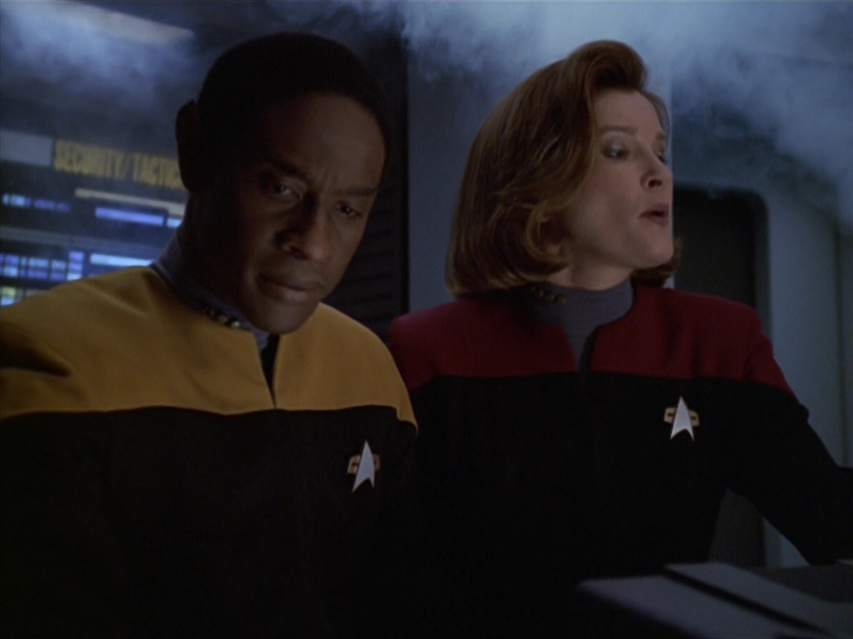 extant_StarTrek_VOY_5x21-Juggernaut_03604.jpg