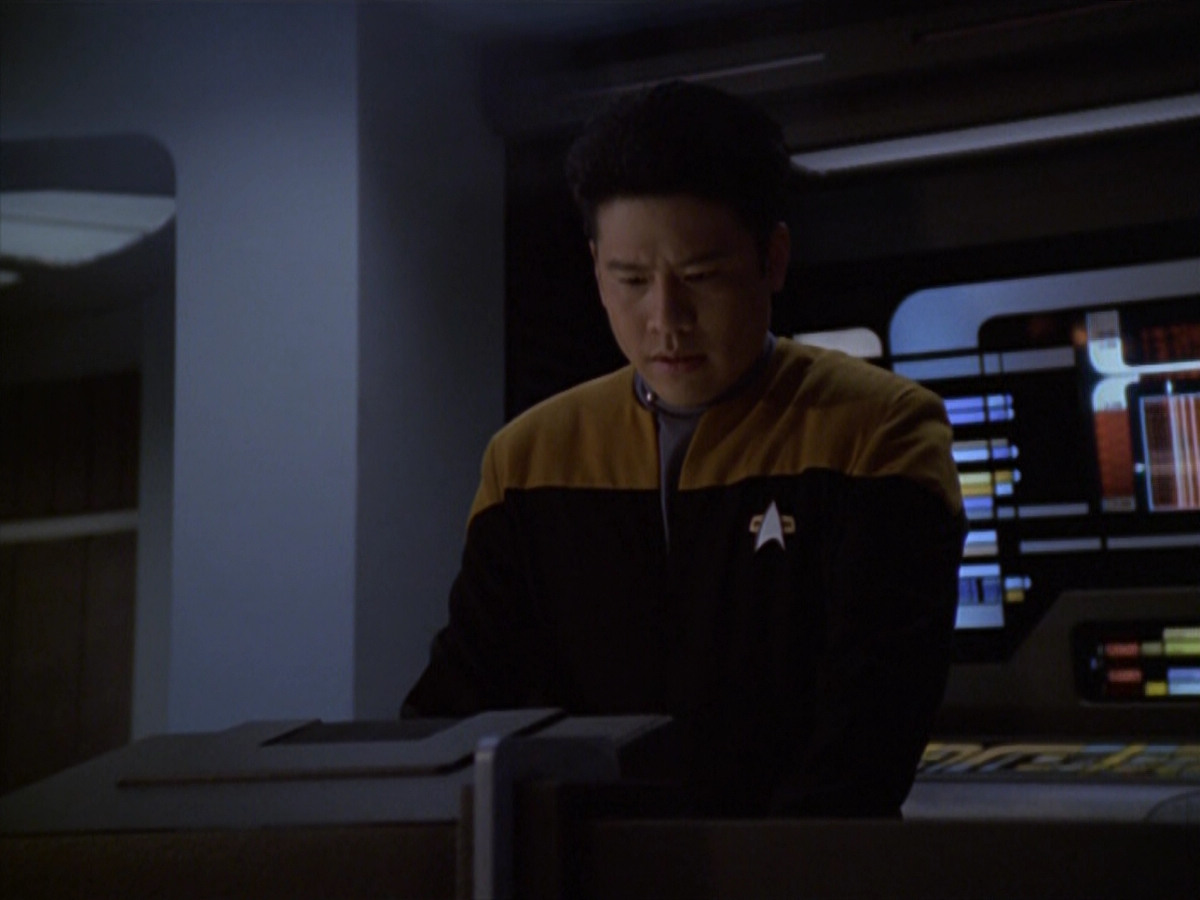 extant_StarTrek_VOY_5x21-Juggernaut_03605.jpg