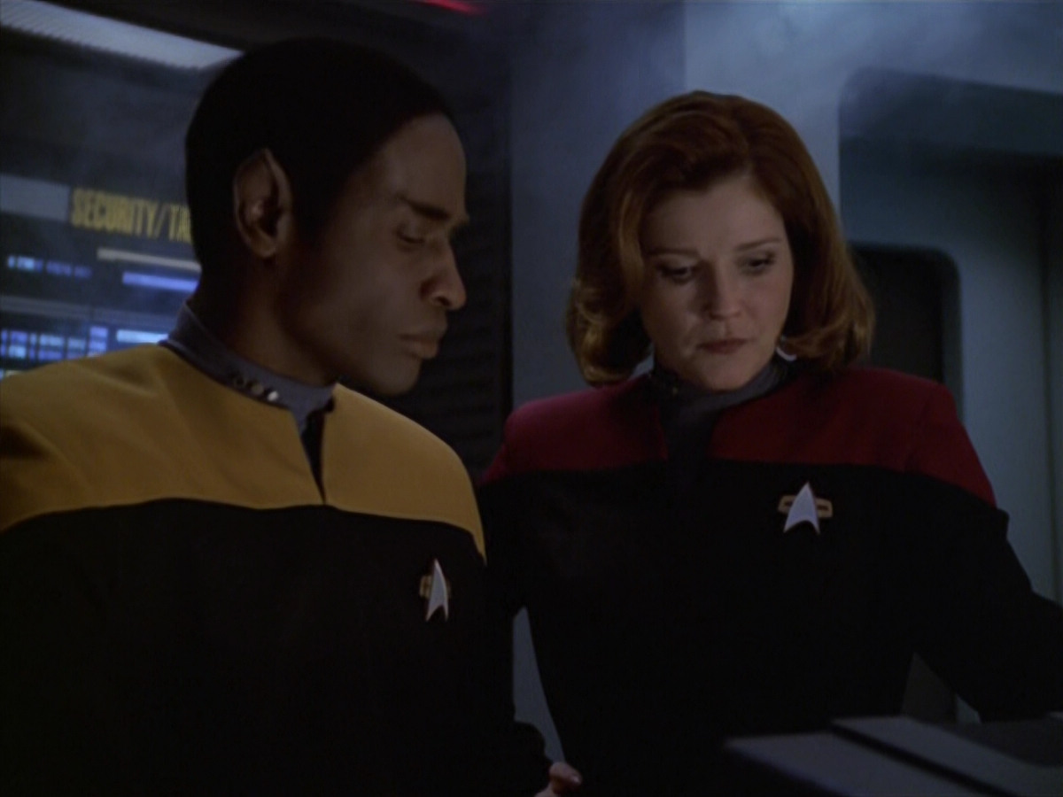 extant_StarTrek_VOY_5x21-Juggernaut_03612.jpg