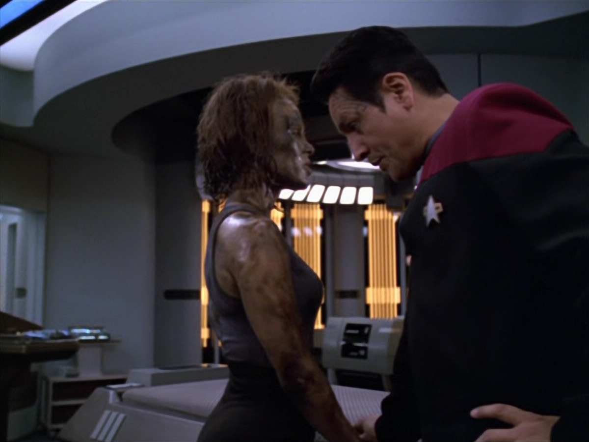 extant_StarTrek_VOY_5x21-Juggernaut_03627.jpg