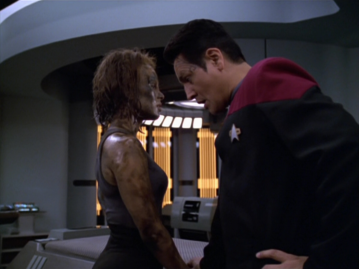 extant_StarTrek_VOY_5x21-Juggernaut_03628.jpg
