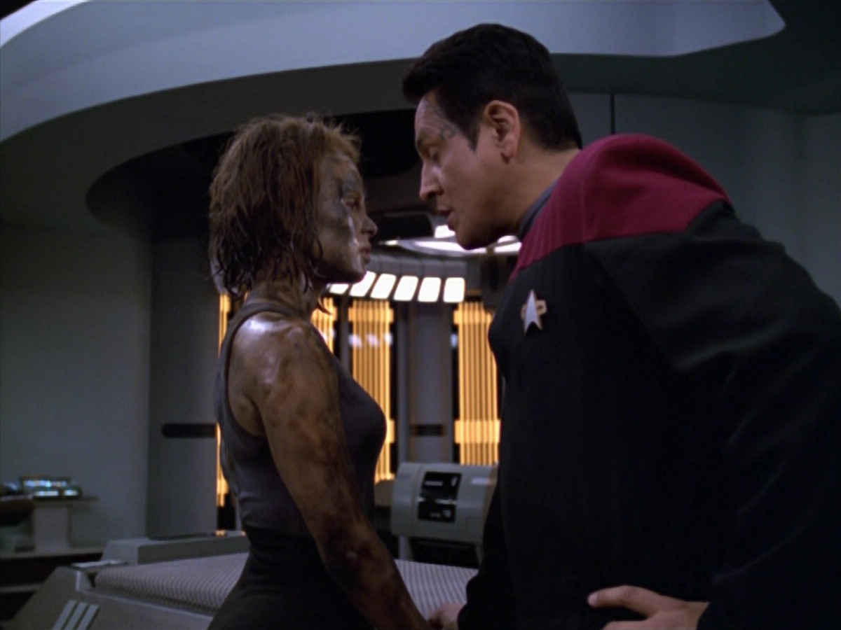 extant_StarTrek_VOY_5x21-Juggernaut_03630.jpg