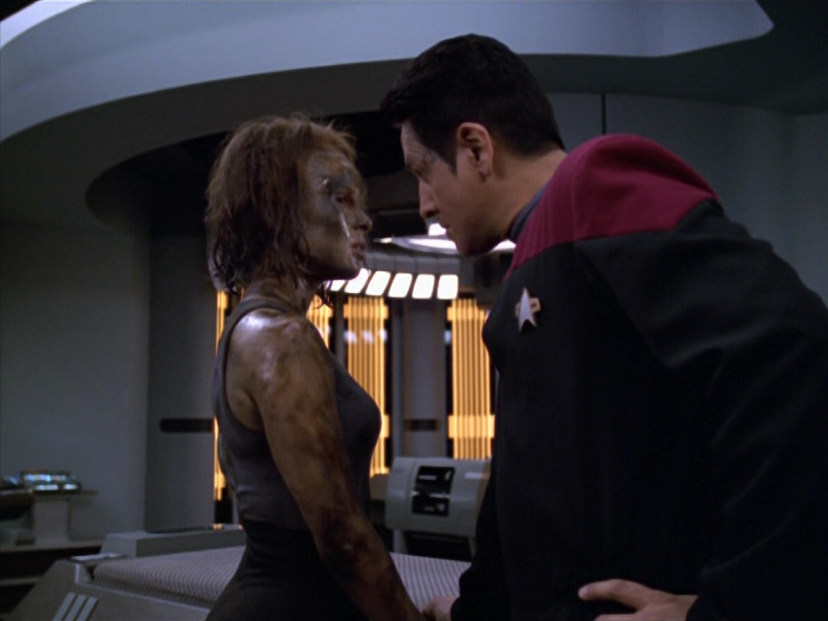extant_StarTrek_VOY_5x21-Juggernaut_03637.jpg