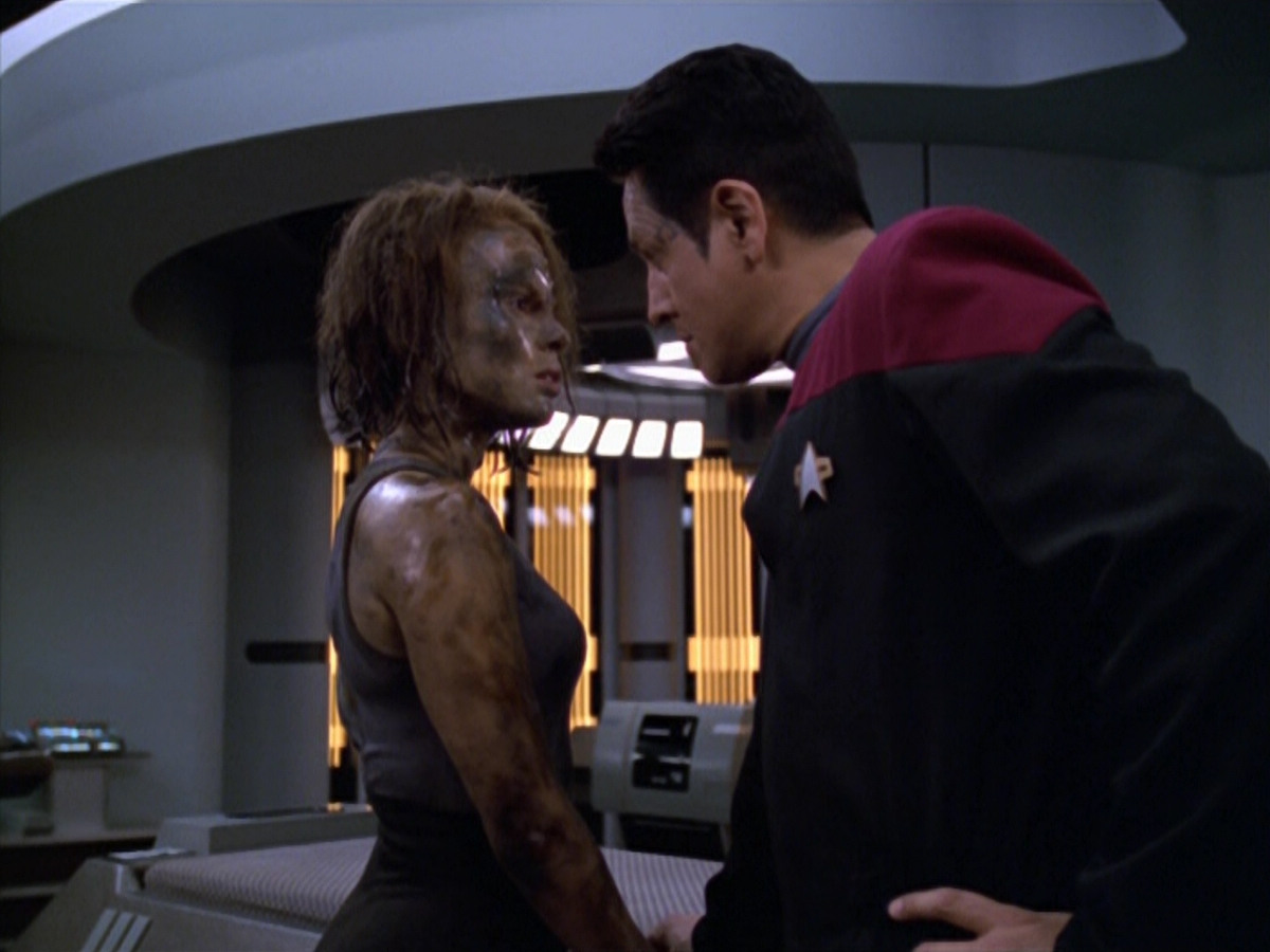 extant_StarTrek_VOY_5x21-Juggernaut_03638.jpg