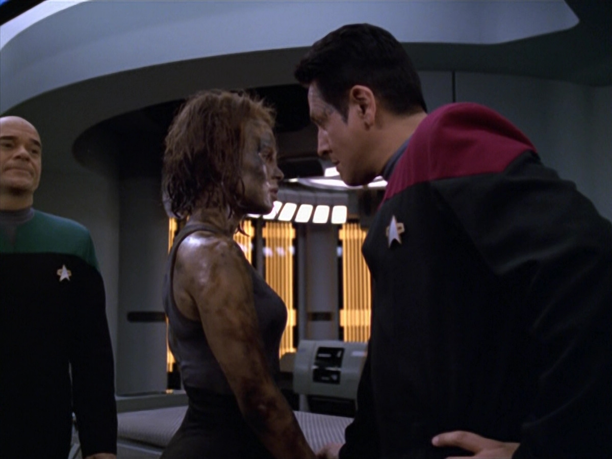 extant_StarTrek_VOY_5x21-Juggernaut_03643.jpg