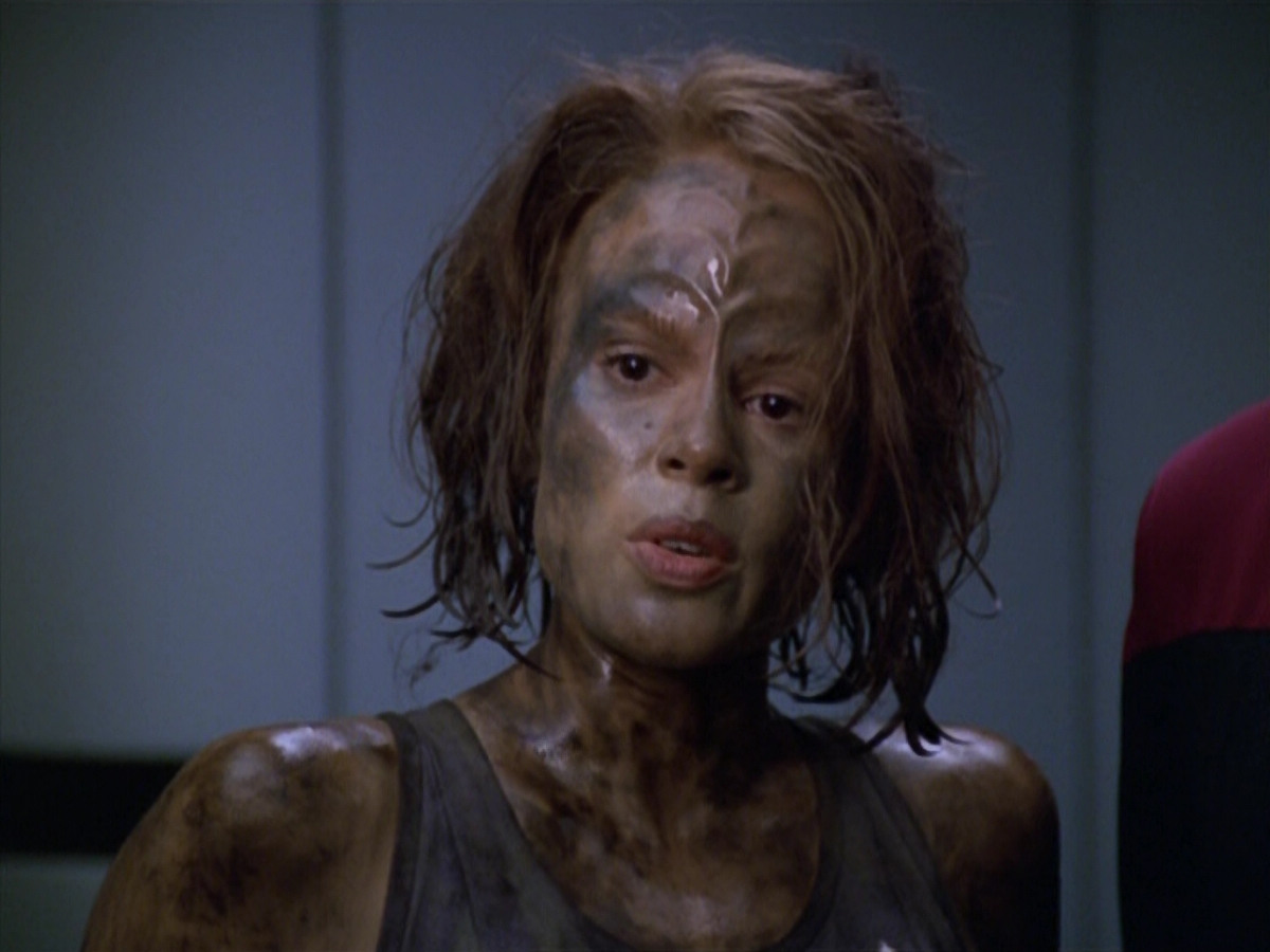 extant_StarTrek_VOY_5x21-Juggernaut_03682.jpg