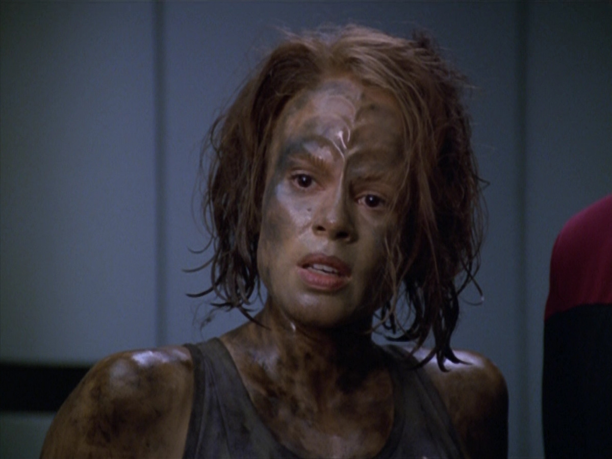 extant_StarTrek_VOY_5x21-Juggernaut_03688.jpg