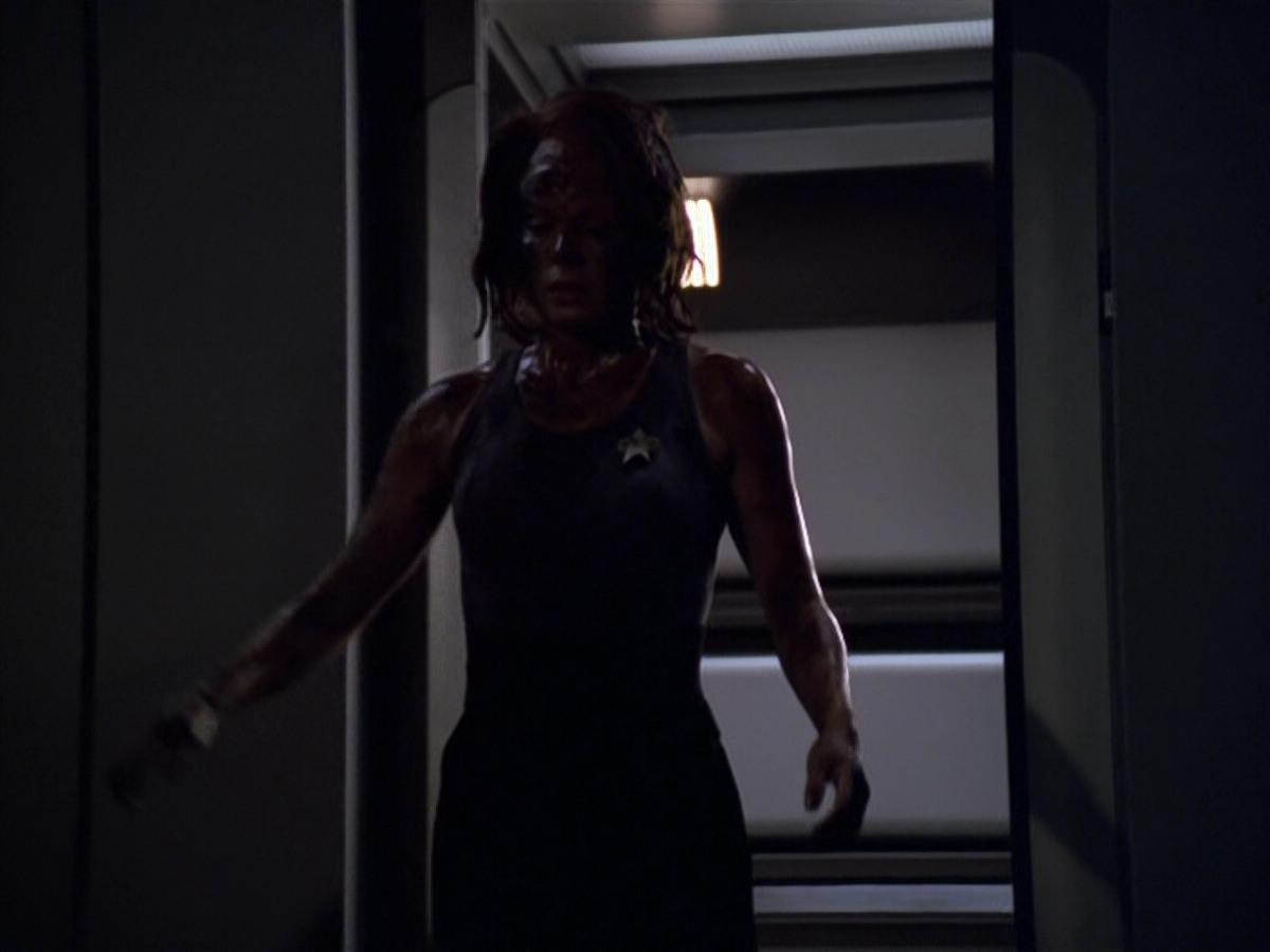 extant_StarTrek_VOY_5x21-Juggernaut_03708.jpg