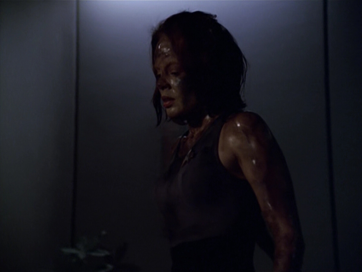 extant_StarTrek_VOY_5x21-Juggernaut_03713.jpg