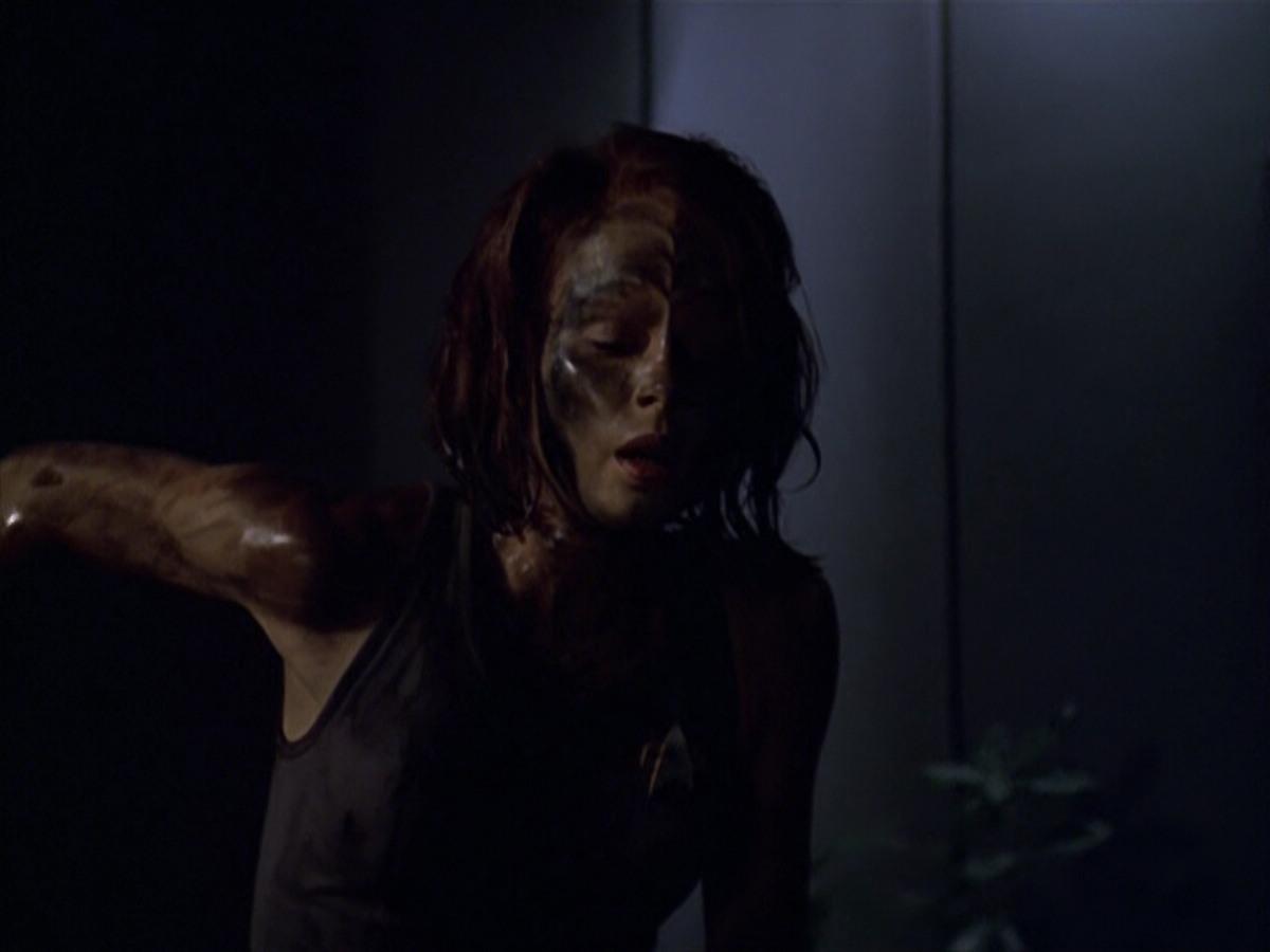 extant_StarTrek_VOY_5x21-Juggernaut_03716.jpg