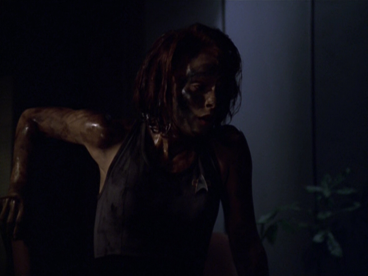 extant_StarTrek_VOY_5x21-Juggernaut_03718.jpg
