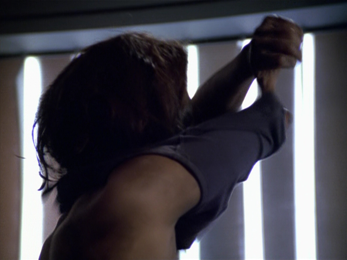 extant_StarTrek_VOY_5x21-Juggernaut_03730.jpg