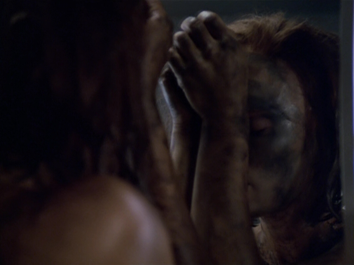 extant_StarTrek_VOY_5x21-Juggernaut_03739.jpg