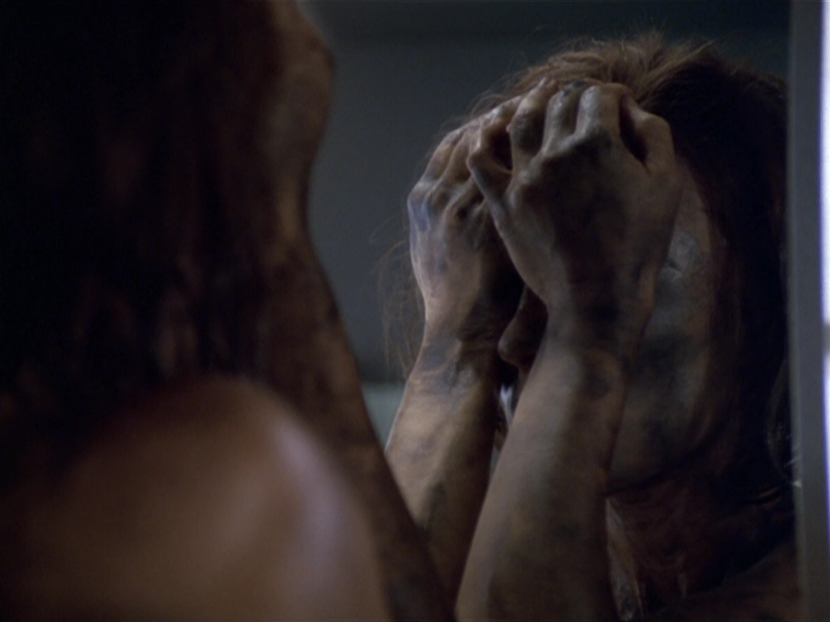 extant_StarTrek_VOY_5x21-Juggernaut_03741.jpg