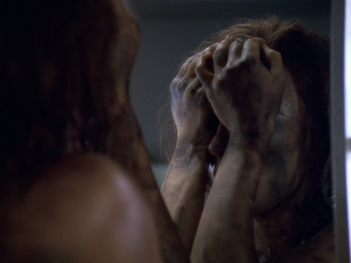 extant_StarTrek_VOY_5x21-Juggernaut_03744.jpg