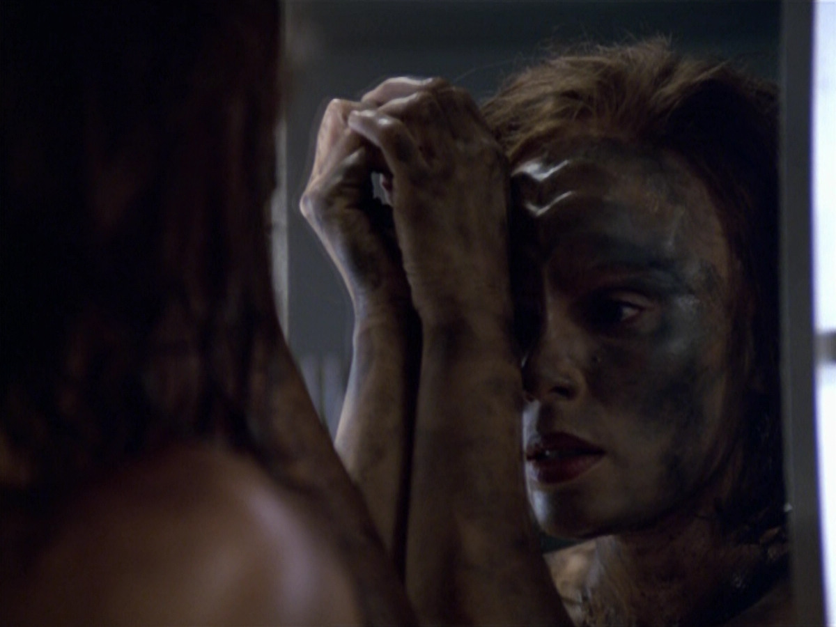 extant_StarTrek_VOY_5x21-Juggernaut_03754.jpg