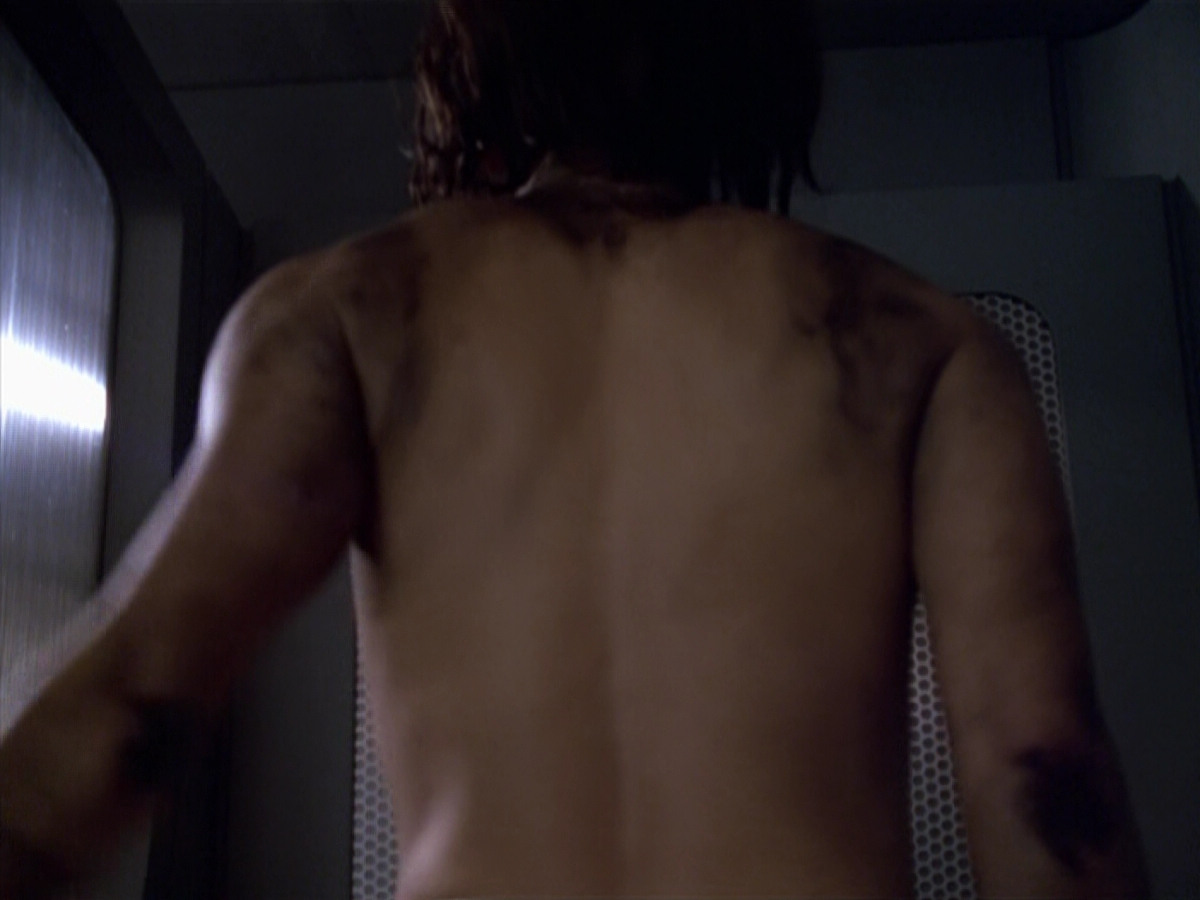 extant_StarTrek_VOY_5x21-Juggernaut_03761.jpg