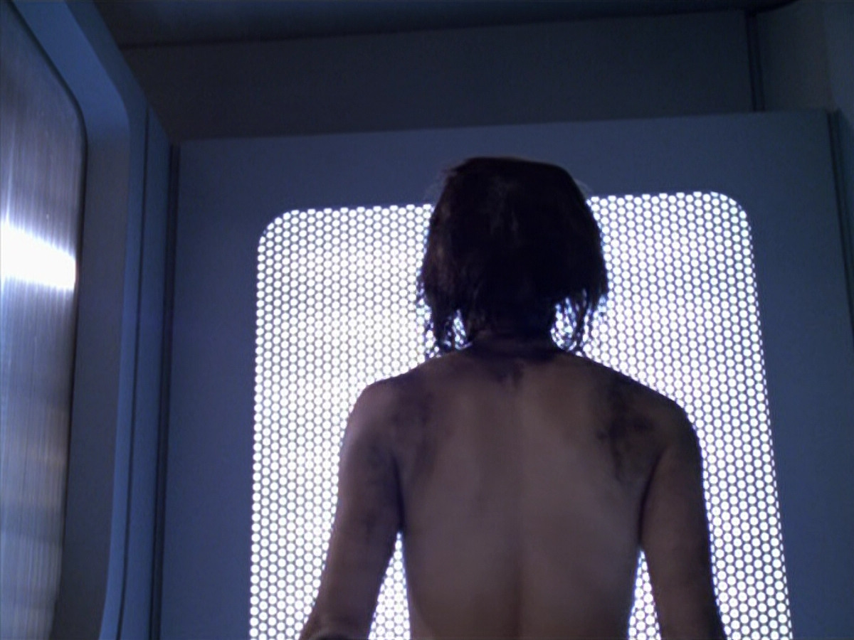 extant_StarTrek_VOY_5x21-Juggernaut_03763.jpg