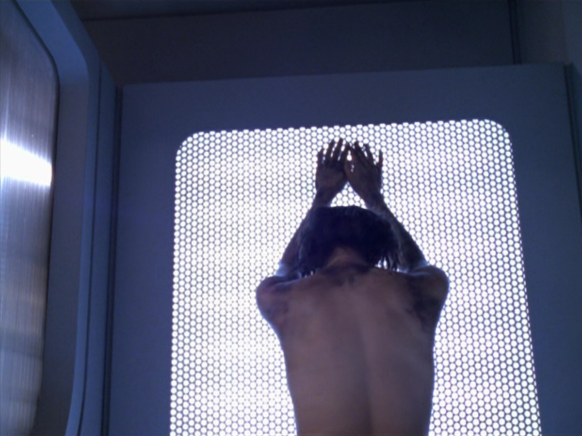 extant_StarTrek_VOY_5x21-Juggernaut_03766.jpg