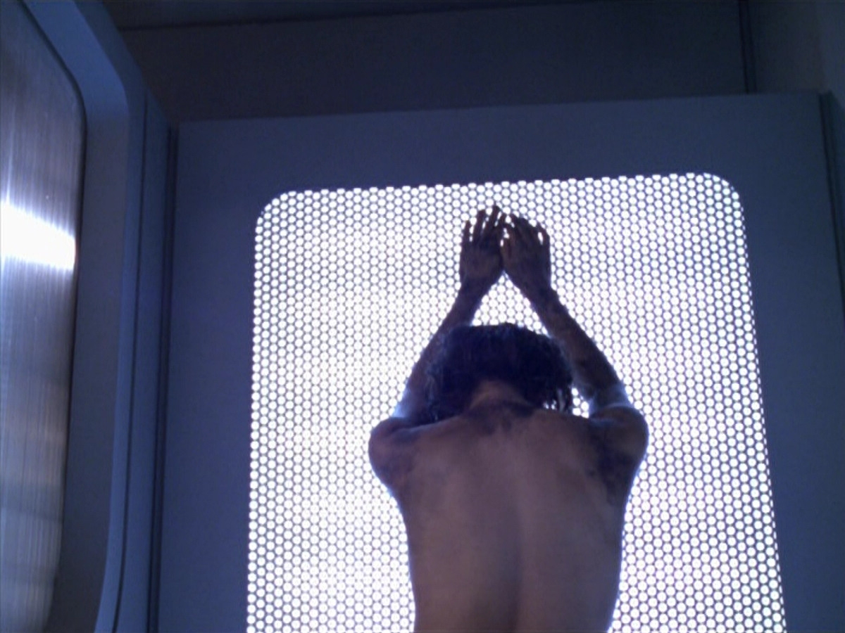 extant_StarTrek_VOY_5x21-Juggernaut_03769.jpg