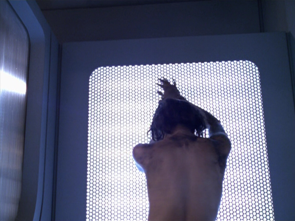 extant_StarTrek_VOY_5x21-Juggernaut_03771.jpg