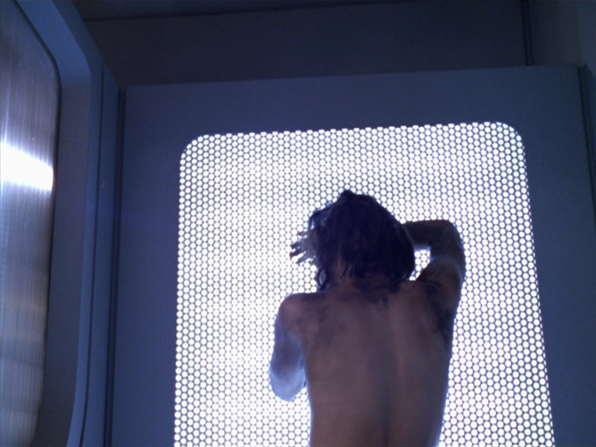 extant_StarTrek_VOY_5x21-Juggernaut_03772.jpg