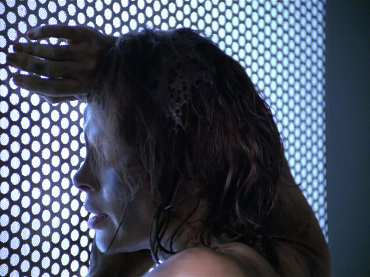 extant_StarTrek_VOY_5x21-Juggernaut_03773.jpg