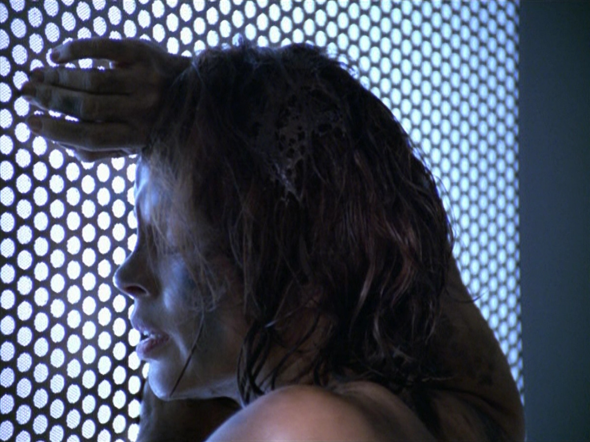 extant_StarTrek_VOY_5x21-Juggernaut_03778.jpg