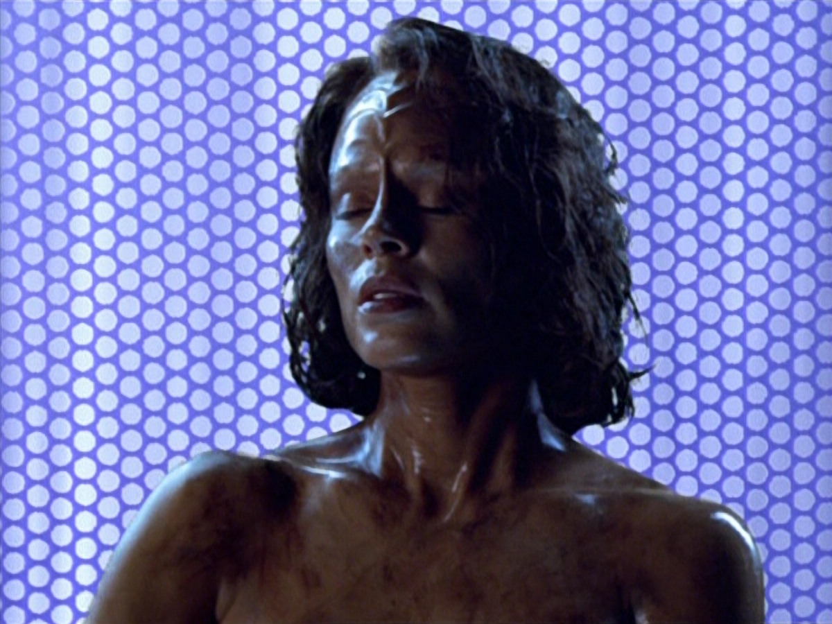 extant_StarTrek_VOY_5x21-Juggernaut_03791.jpg