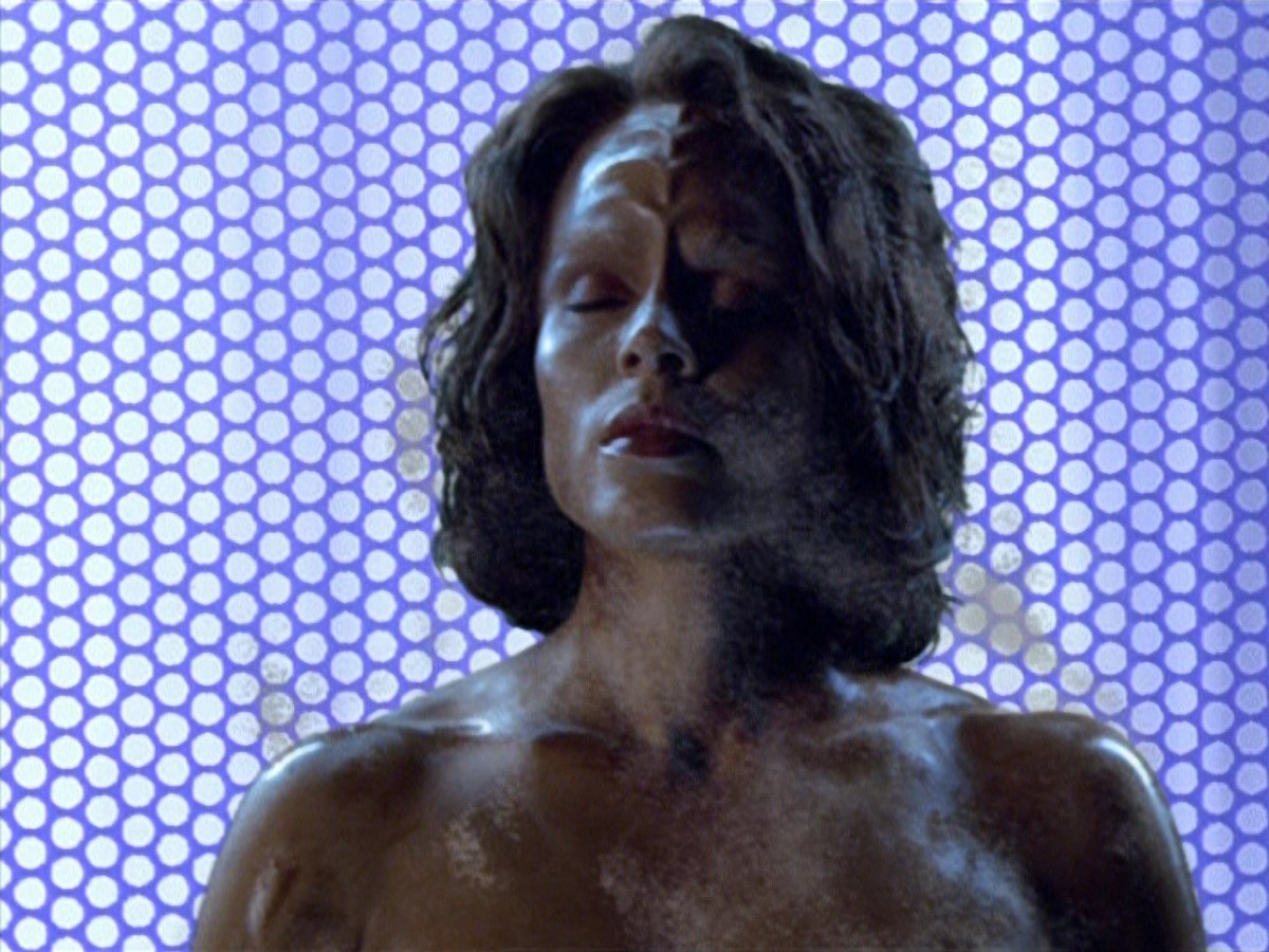extant_StarTrek_VOY_5x21-Juggernaut_03796.jpg