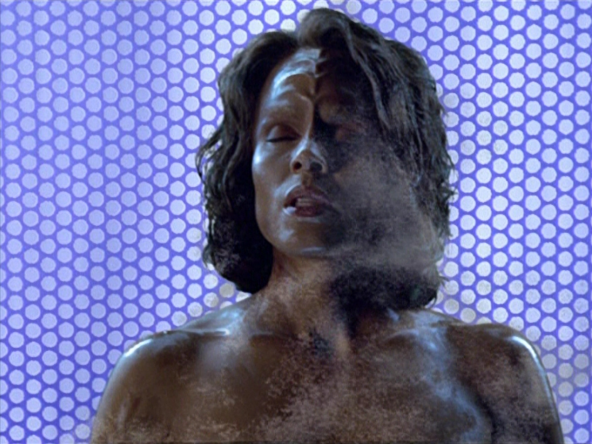extant_StarTrek_VOY_5x21-Juggernaut_03798.jpg