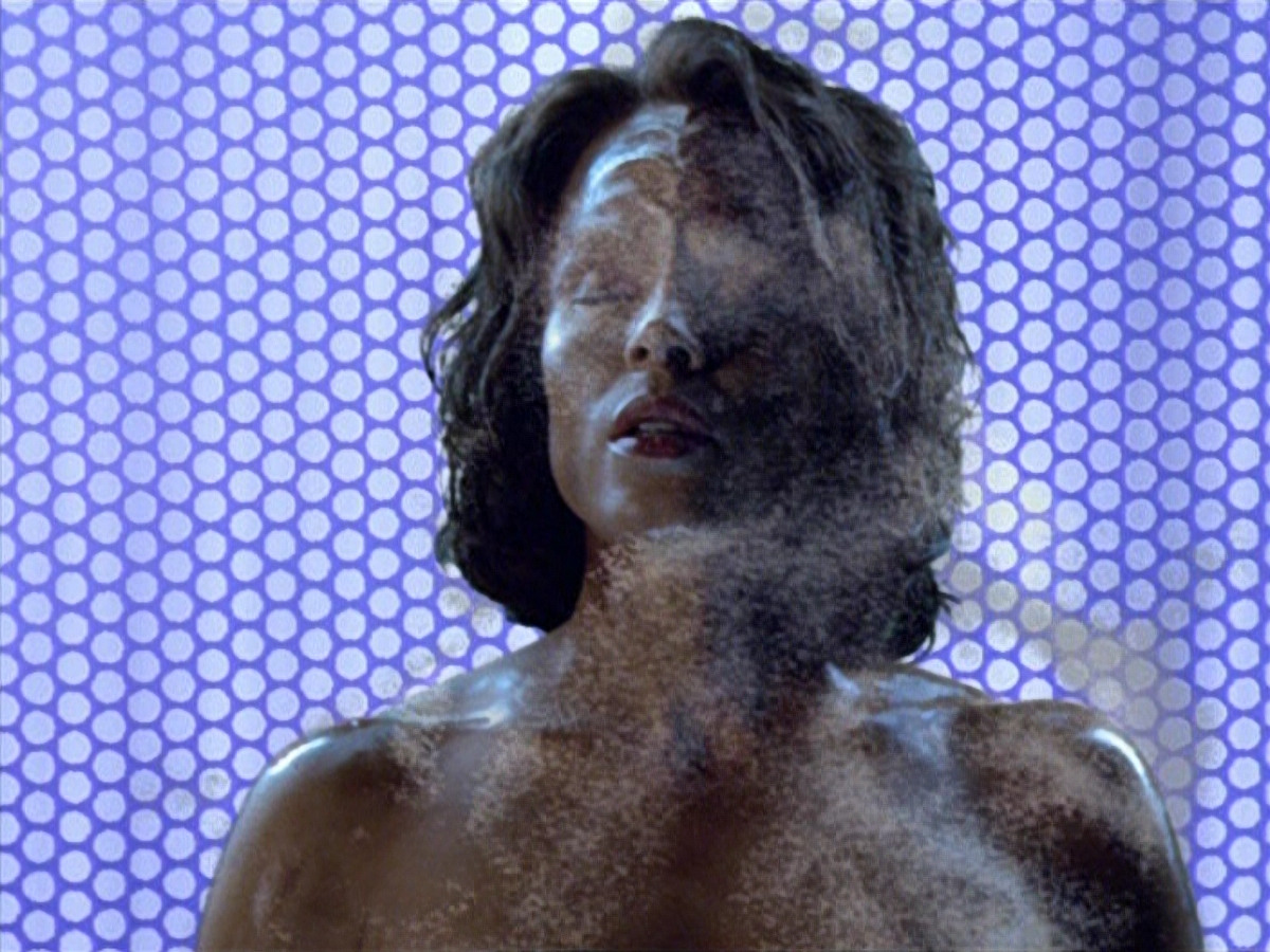 extant_StarTrek_VOY_5x21-Juggernaut_03799.jpg