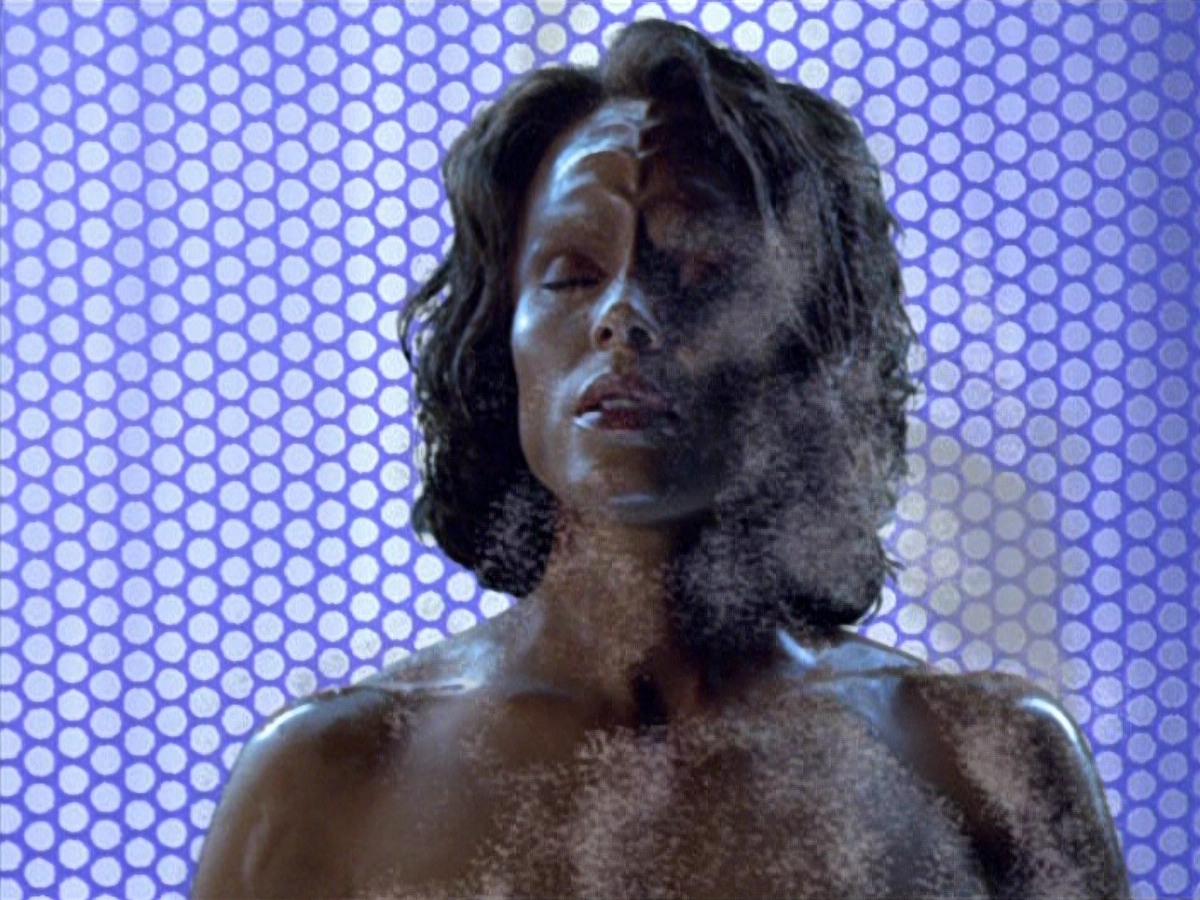 extant_StarTrek_VOY_5x21-Juggernaut_03800.jpg