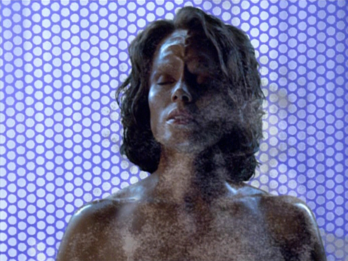 extant_StarTrek_VOY_5x21-Juggernaut_03801.jpg
