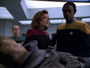extant_StarTrek_VOY_5x21-Juggernaut_00975.jpg