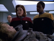 extant_StarTrek_VOY_5x21-Juggernaut_00980.jpg